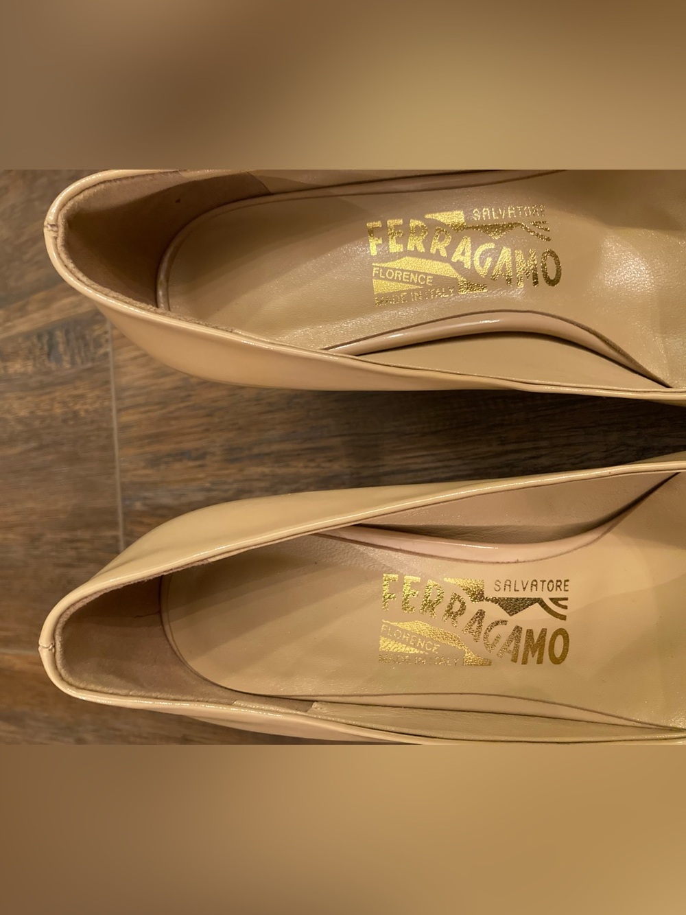 Salvatore Ferragamo Nude Patent Carla Bow Pumps - Picture 4 of 10